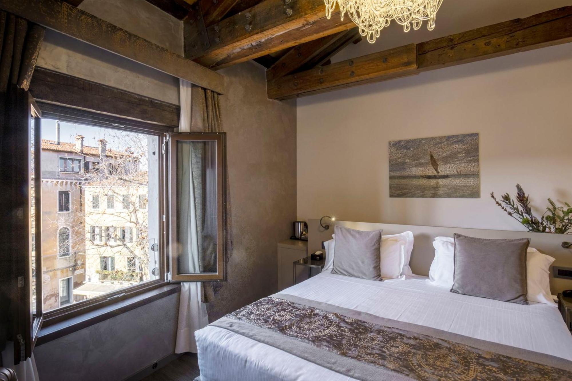 Aquarius - Ascend Collection Venecia